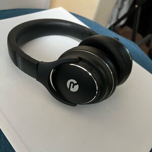 Raycon everyday-headphones(Charging cord included)